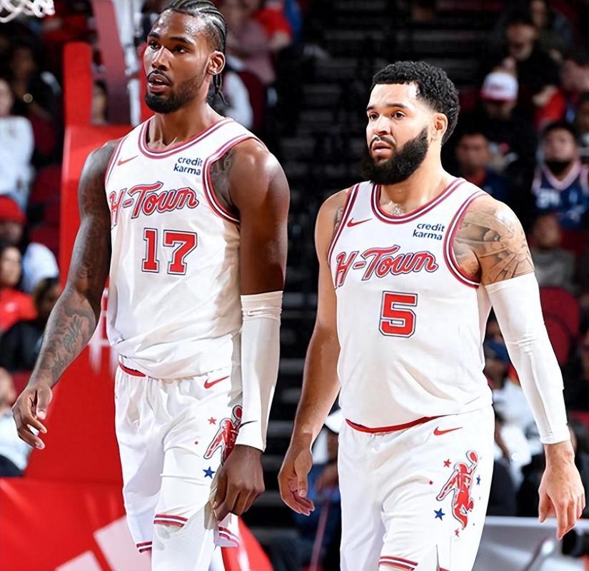 手感欠佳！广厦半场除塔克外&其余3外援合计13中2（广厦外援集体哑火：半场除塔克外三人13投仅2中）