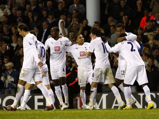 躺着进球，热那亚前锋科隆博在倒地情况下一脚完成破门（倒地一脚！热那亚前锋科隆博卧射破门）