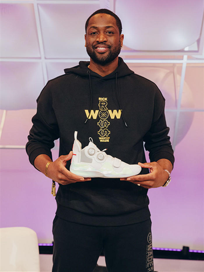 李镇全：战越南下半场我们出现了体能问题；踢韩国要全力以赴（李镇全：与越南之战后半程暴露体能短板；对阵韩国将倾尽全力）