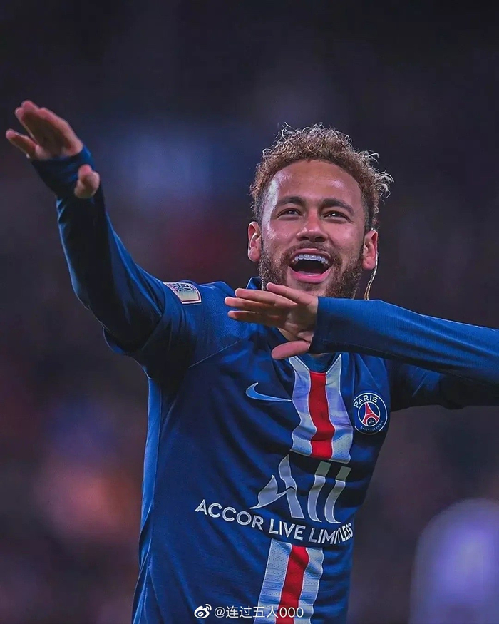 皇家马德里欲砸3000万欧元引进希腊天才穆扎基蒂斯，填补中场空缺（皇马拟斥资3000万欧引进希腊天才穆扎基蒂斯，补强中场）