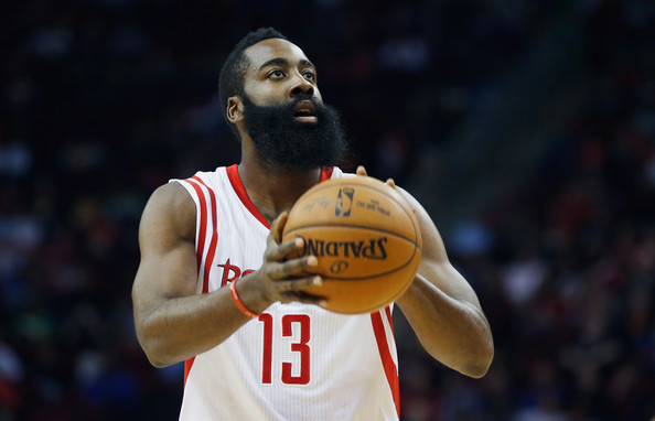 比划啥呢？马瑟林做嘲讽动作 裁判直接吹技犯（挑衅手势惹祸，马瑟林被裁判直接吹技术犯规）