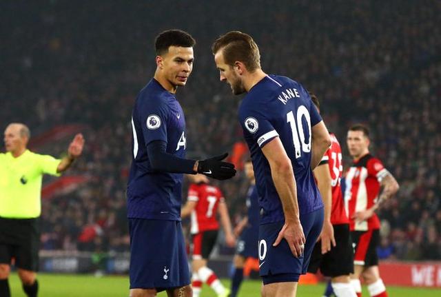 好抢断！格雷森·阿伦身后掏球亚历山大被吹犯规 太阳挑战成功（阿伦背后妙手断球，太阳挑战成功改判亚历山大犯规）